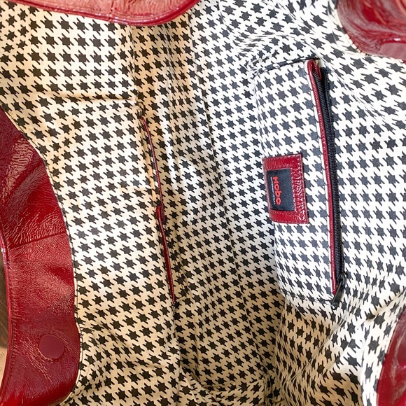 HOBO scarlet patent leather shoulder bag, exc cond - Picture 4 of 9